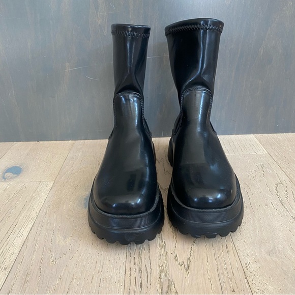 new 🖤 SHEIN Black Lug Sole Chunky PU Leather Boots - Picture 6 of 10